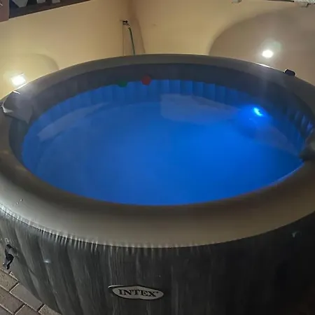 Incantevole 4 Posti Letto Con Piscina Idromassaggio Casa de Férias *