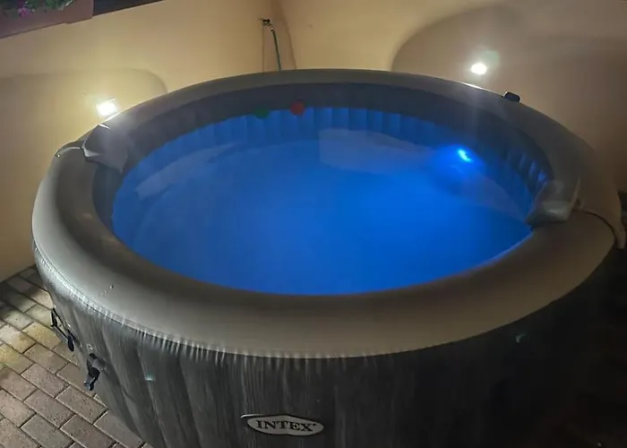 Incantevole 4 Posti Letto Con Piscina Idromassaggio 度假居 *